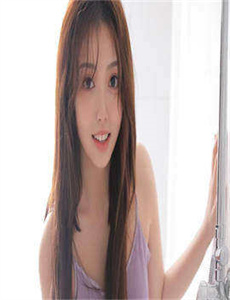 穿裘皮大衣的女人